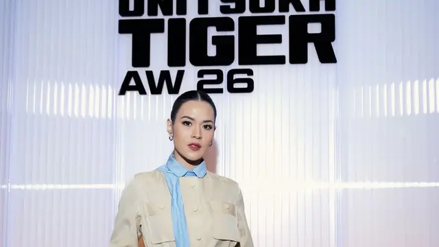 6 Potret Raisa Tampil Smart Casual Berkelas di Milan Fashion Week, Serba Onitsuka Tiger dengan Sentuhan Tas Futuristik