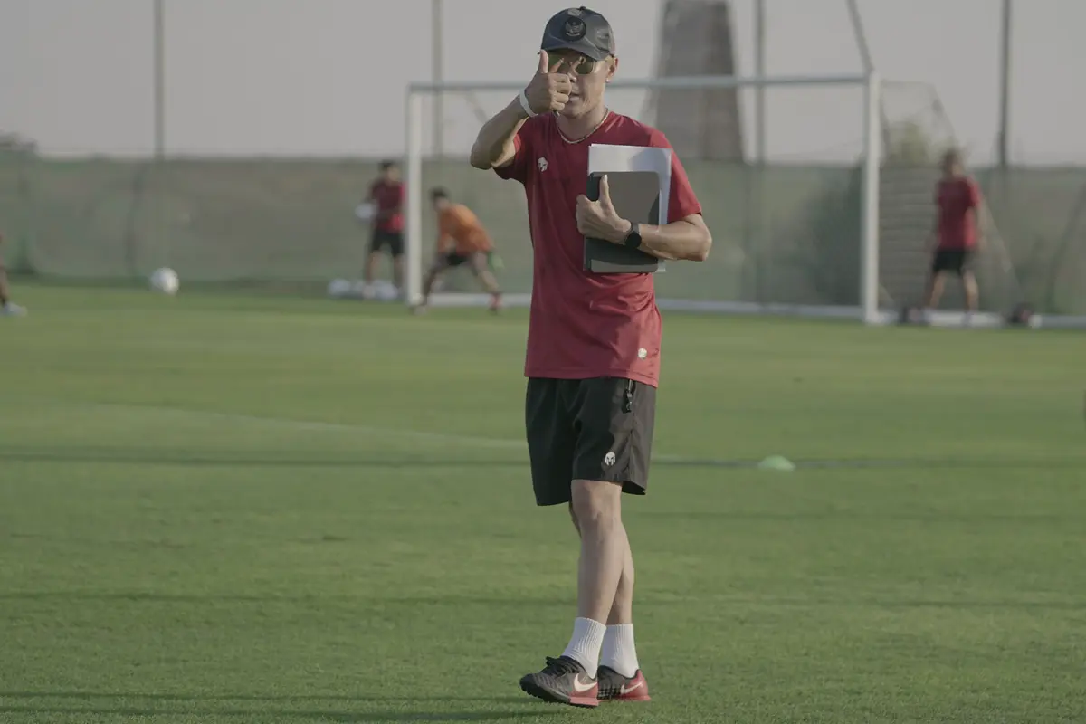 Shin Tae-yong memimpin latihan Timnas Indonesia di Dubai, Uni Emirat Arab (UEA).