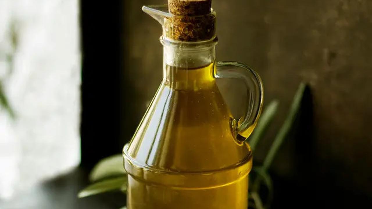 Tanpa Pewarna Rambut, Ini Cara Menghitamkan Uban dengan 3 Bahan Alami