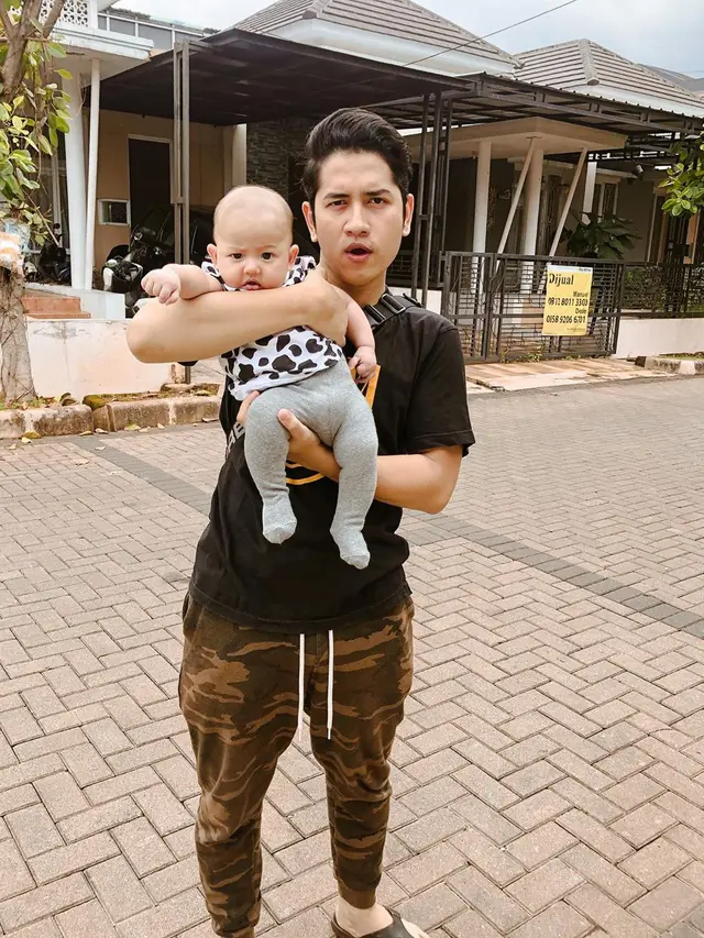 6 Potret Zayn Daulay Keponakan Syakir Daulay, Lucu dan Menggemaskan