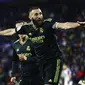 Striker Real Madrid, Karim Benzema berselebrasi merayakan gol ke gawang Real Valladolid, Sabtu (31/12/2022) dini hari WIB. (AP Photo/Pablo Garcia)