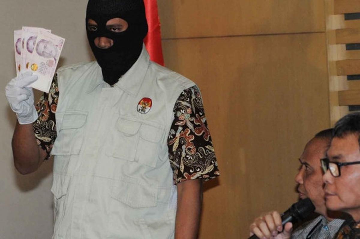 KPK tunjukkan ribuan dolar hasil OTT ketua PTUN Medan