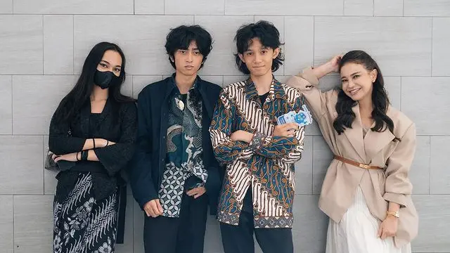 [Fimela] Rossa dan Rizky Langit Ramadhan