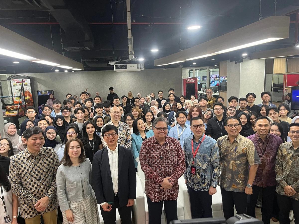 Menko Airlangga di SCTV Tower
