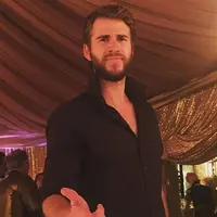 Ketika Miley tengah berada di Tannessee bersama keluarga besarnya, ternyata Liam Hemsworth juga sedang menikmati terik matahari bersama saudara laki-lakinya Luke Hemsworth di Malibu. (Instagram/mileycyrus)