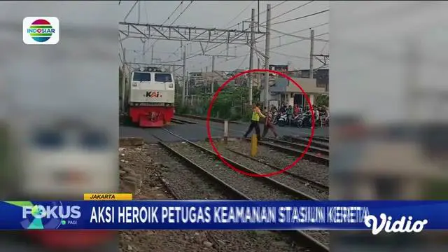 Simak informasi dalam Fokus Pagi edisi (19/09) dengan beberapa topik pilihan di antaranya, 10 Kios Ludes Terbakar, Gempa Magnitudo 4,9 Juga Guncang Garut, Unjuk Rasa Buruh Perkebunan Ricuh, Dua Pelaku Pencurian Sepeda Motor Diamuk Warga, Gempa Susula...
