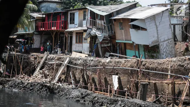 3 Rumah Ambles Akibat Normalisasi Anak Kali Ciliwung di Pademangan