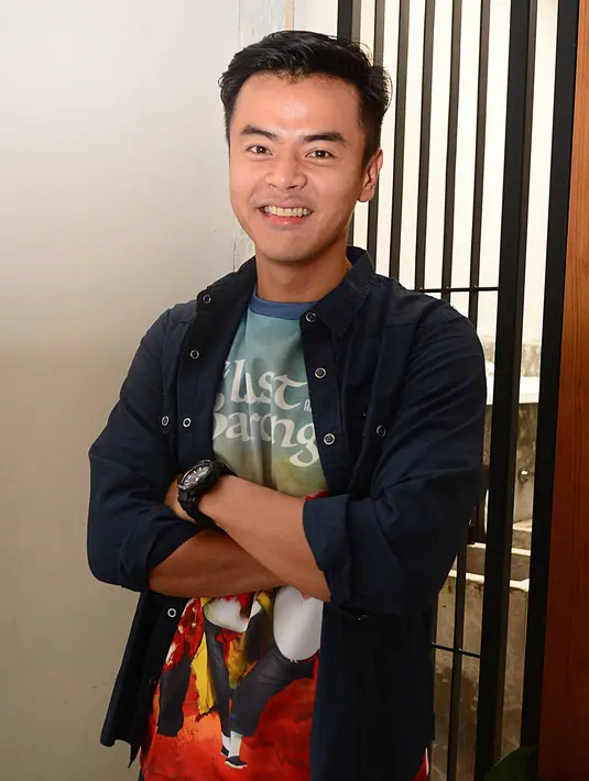 "Begitu diajak main Barongsai lagi dia bilang, 'nggak, ntar gua gagu' hahaha dulu gua jatoh, makanya gua gagap," ucap Rano Karno. (Nurwahyunan/Bintang.com)