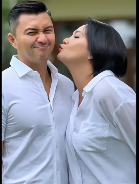 Menengok ke belakang, sebelum menikah, Dian sangat benci dengan Anjas. Bahkan, menurutnya Anjas salah satu artis yang tidak disukai. Hal itu diungkapkan di tabloid Nova yang dimuat ulang grid.id. [Instagram/bu_deedee]