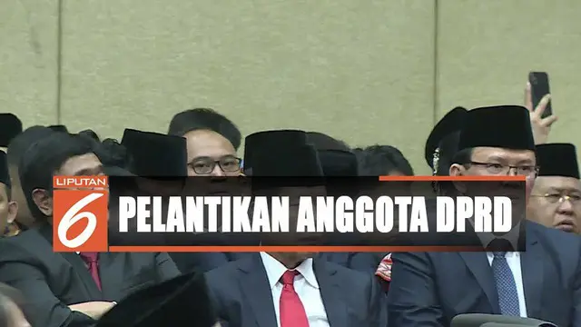 Selain anggota DPRD, hadir pula wajah lama para pemimpin DKI yang datang ke gedung DPRD mengikuti prosesi pelantikan.