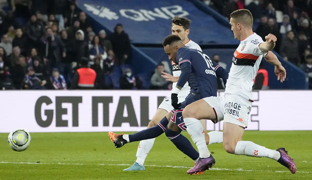 Momen ini baru kali pertama terjadi setelah ketiganya menjadi rekan setim selama delapan bulan. (AP/Michel Euler)