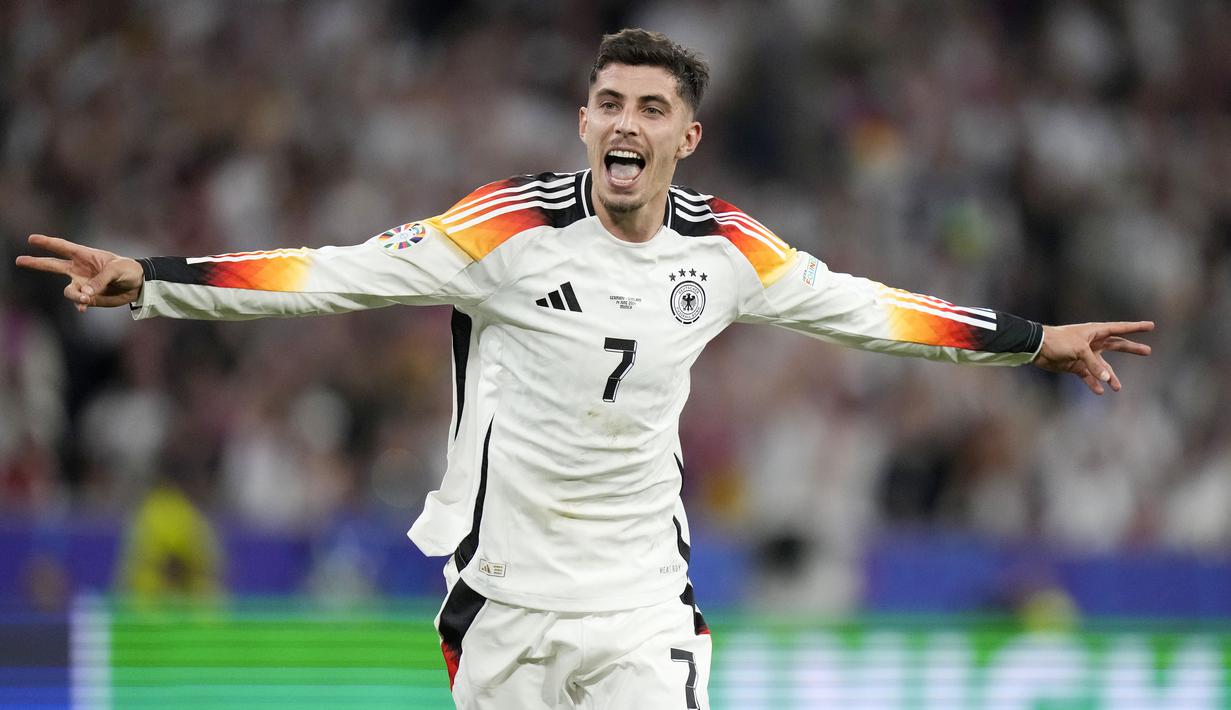 Kai Havertz saat ini bermain di Inggris bersama Arsenal. Performa apik Havertz membuat dirinya dipercaya membela Jerman di Euro 2024. Dia memiliki harga pasar yang mencapai 70 juta euro. (AP Photo/Matthias Schrader)