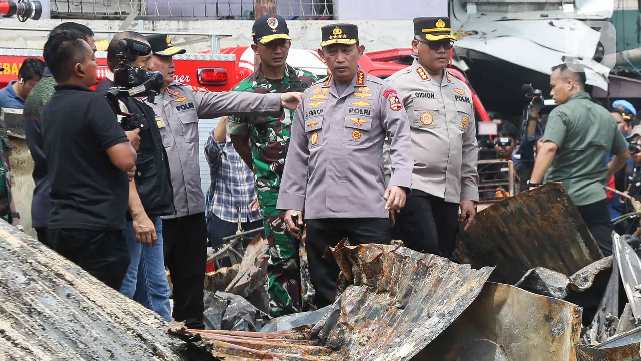 Wakil Presiden Ma’ruf Amin, Erick Thohir Hingga Kapolri meninjau lokasi kebakaran Depo Pertamina Plumpang