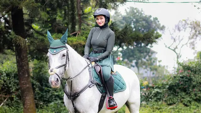 Potret Putri Zulhas saat Jalani Olahraga Berkuda. (instagram/putri_zulhas)