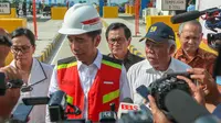 Presiden Jokowi saat peresmian Jalan Tol Ngawi - Wilangan, Kamis (29/3).