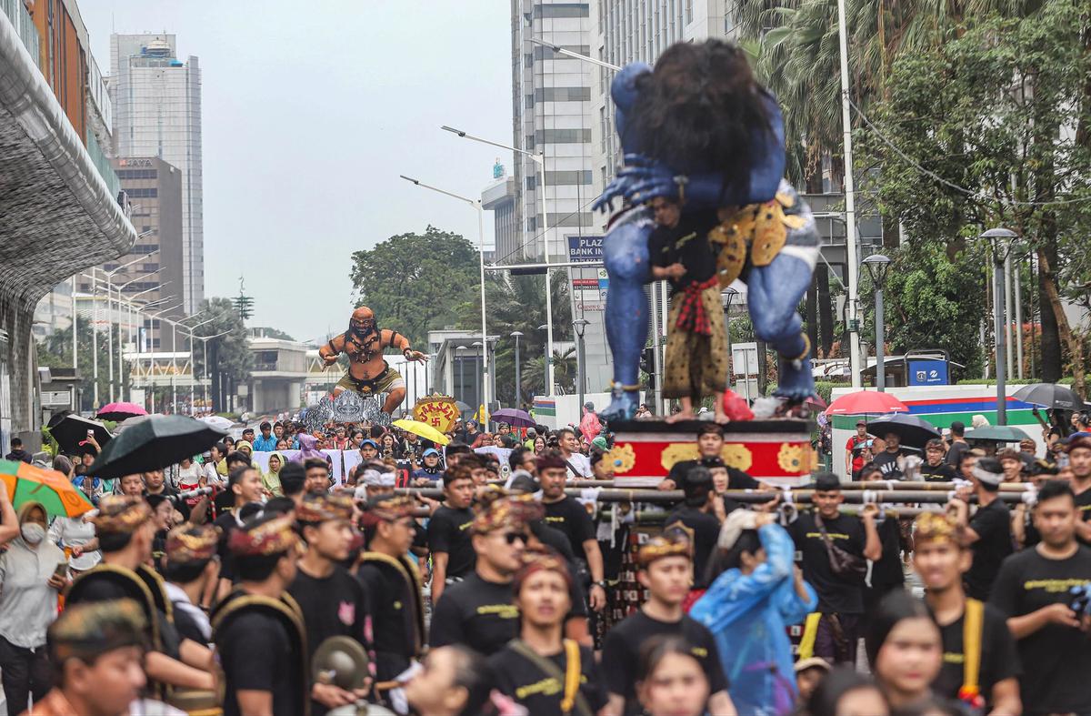 FOTO: Pawai Ogoh Ogoh Semarakkan Jakarta Jelang Hari Raya Nyepi