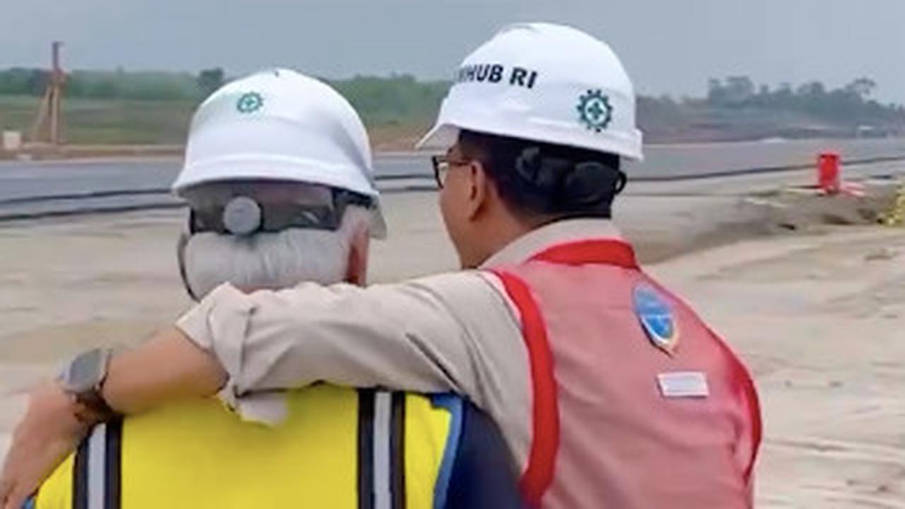 Kompak Dua Menteri Jagoan Jokowi, Girang Saling Rangkul Uji Coba Perdana Mendaratkan Pesawat di IKN