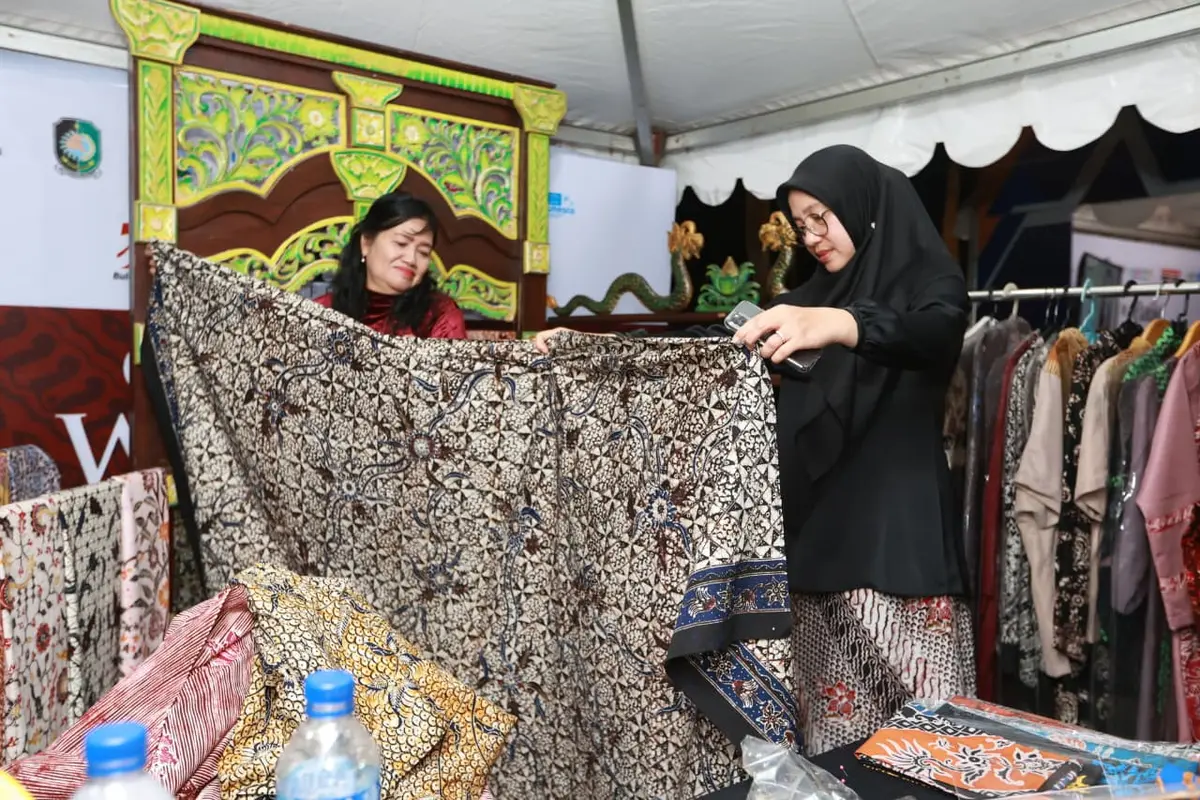 Pemkab Banyuwangi Gandeng OJK Jember, Tingkatkan Literasi Keuangan lewat Banyuwangi Batik Festival 2025 