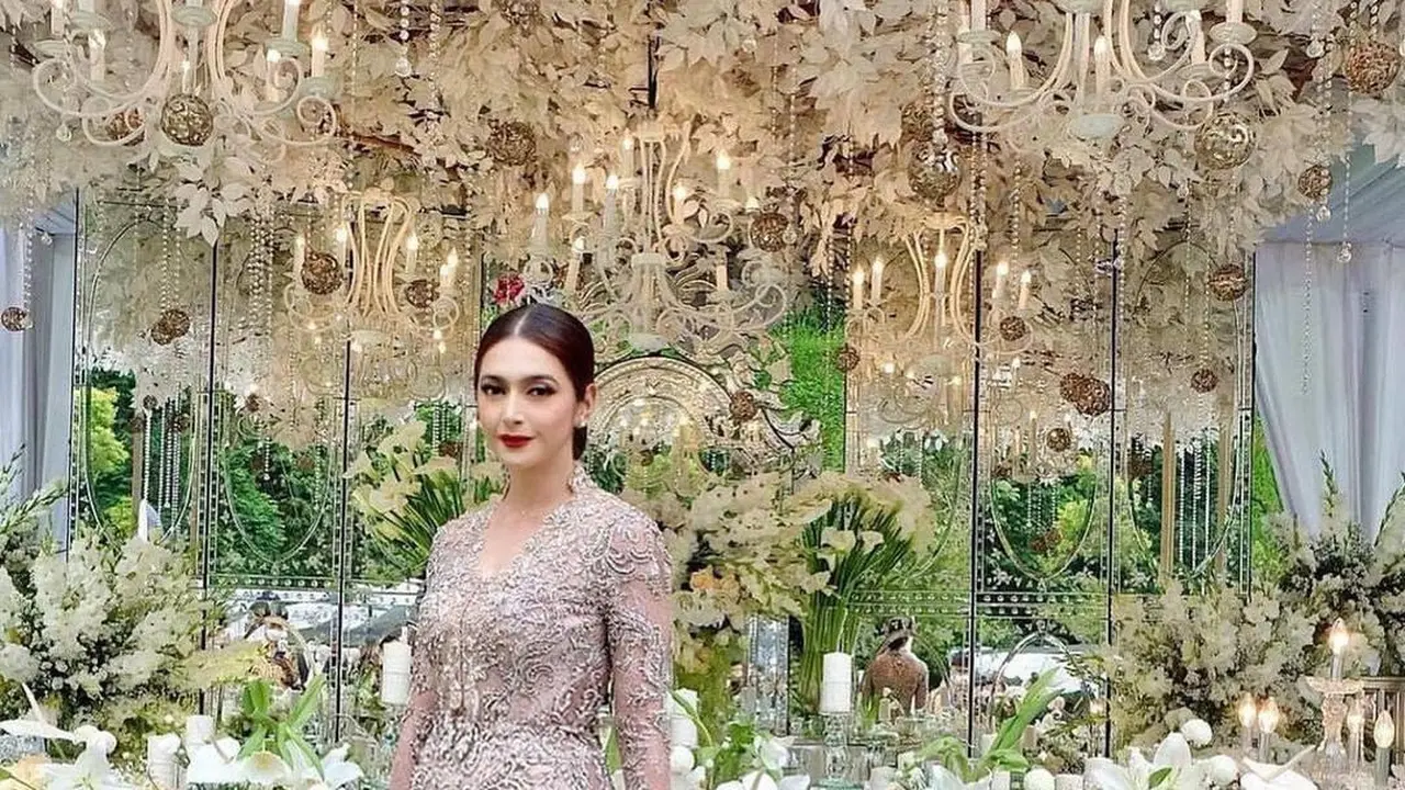 6 Inspirasi Kebaya Dress Artis untuk Hari Kartini, dari Ayu Dewi, Cinta Laura, hingga Nabila Syakieb