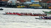 Lomba Perahu Biduk Ramaikan HUT Kota Palembang