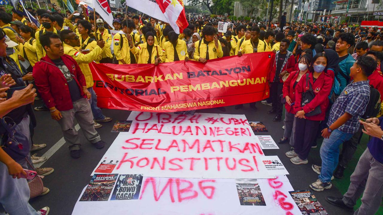Aksi Mahasiswa di Thamrin Diwarnai Saling Dorong