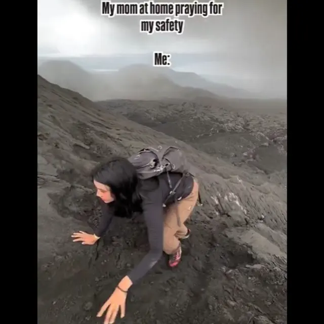 Viral Aksi Wanita Mendaki Gunung Dukono yang Lagi Erupsi Bikin Warganet Geram