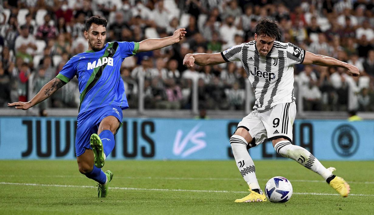 Sementara striker andalan Juventus yakni Dusan Vlahovic tampil garang dengan memborong dua gol. (Marco Alpozzi/LaPresse via AP)