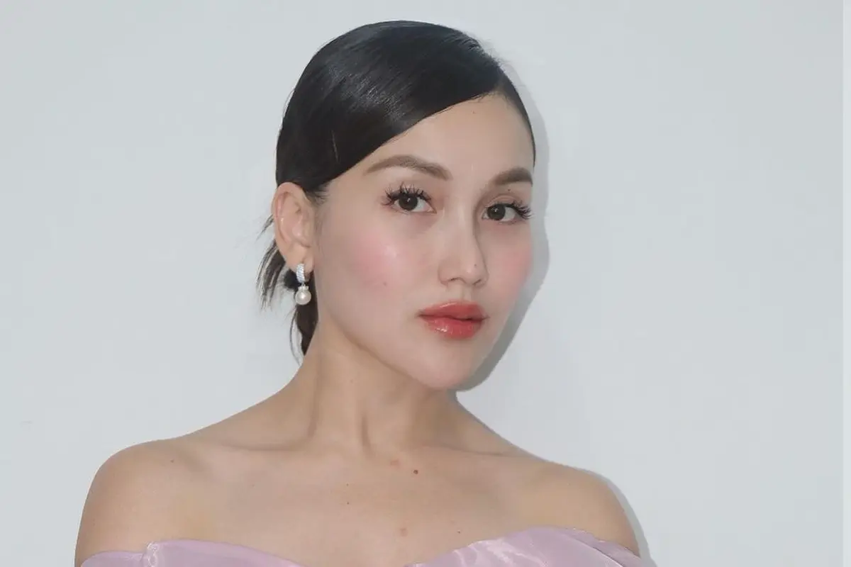 Gaya Serasi Ayu Ting-Ting dan Bilqis Pakai Gaun Organza Pink, Sama-Sama Tampil Cantik ala Korean Look