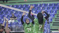 Tim putri Jawa Timur mengalahkan Jawa Tengah pada Pul Y Kualifikasi PON XXI 2024 cabang bola voli indoor dengan skor 3-0 (25-17, 25-17, 25-23) di GOR Bulungan, Jakarta Selatan, Selasa, 24 Oktober 2023. (foto:&nbsp;Qisty/moji tv)