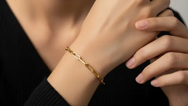 Model Gelang Emas Minimalis yang Lagi Tren 2026 Desain Rantai Paperclip