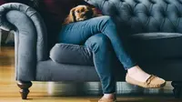 4 Penjelasan Ilmiah Kebiasaan Kaki Tak Bisa Diam Saat Duduk
