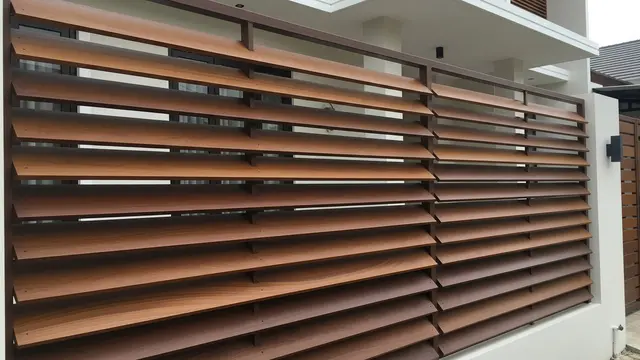 Pagar Kayu Ulin Horizontal Tumpang Tindih (Louvered)