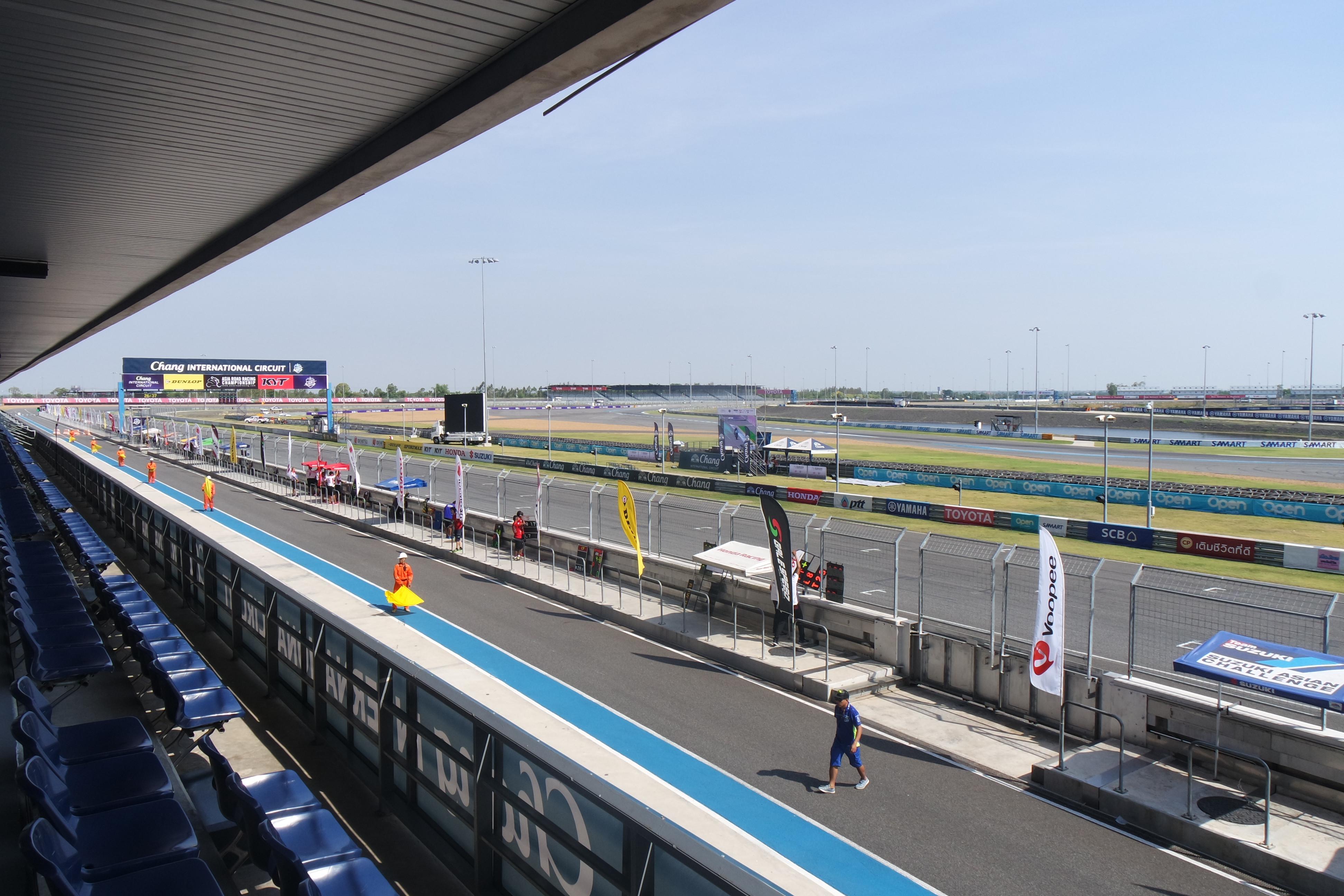 Sirkuit Buriram yang bakal jadi venue balapan MotoGP Thailand dinilai Valentino Rossi tak menantang. (Bola.com/Muhammad Wirawan Kusuma)