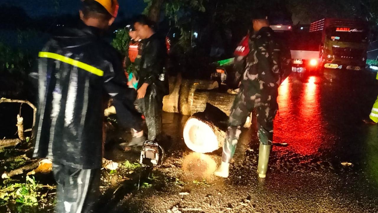 Warga di Jembrana Mengungsi ke Kantor Polisi