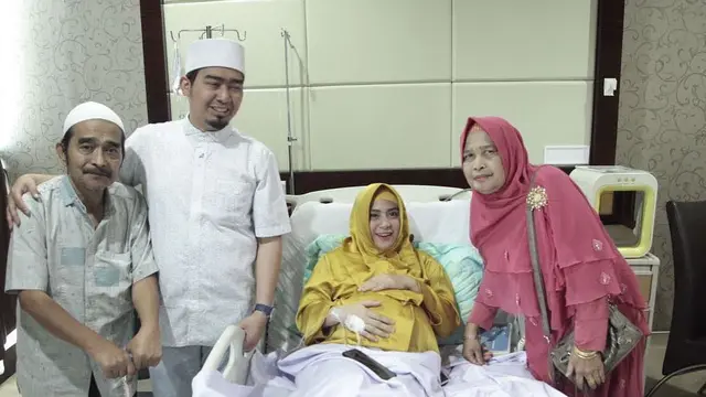 [Bintang] Ustaz Solmed dan April Jasmine