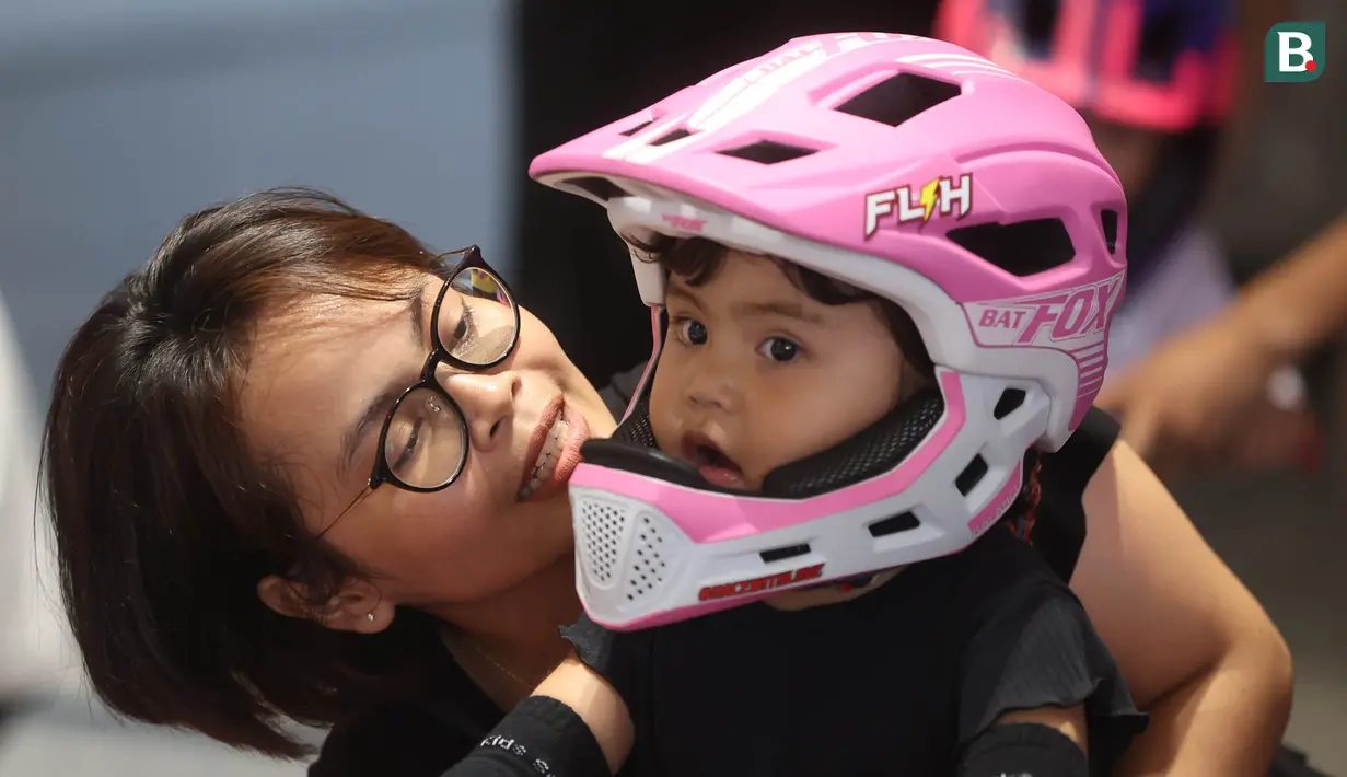 Sepeda tanpa pedal atau sering disebut Push Bike menjadi alternatif olahraga dan wahana bersenang-senang bagi anak-anak. (Bola.com/M Iqbal Ichsan)