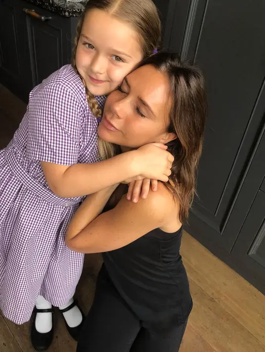 Bersamaan dengan foto tersebut ia mengunggah sebuah keterangan yang sangat manis. (instagram/victoriabeckham)