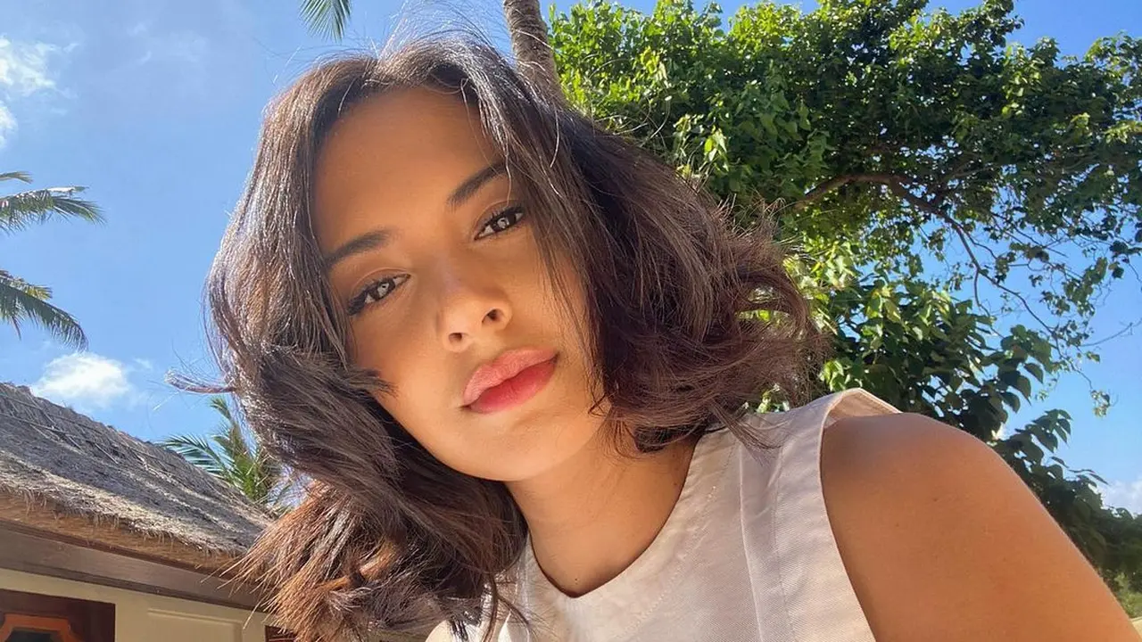 8 Pesona Cantik Natural Aurelie Moeremans dengan No Makeup Makeup Look yang Tak Lepas dari Pujian