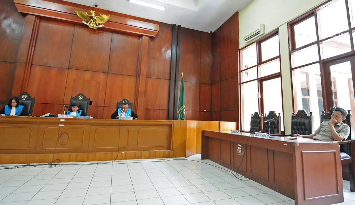 Majelis hakim membacakan putusan sidang sengketa lahan Taman BMW di PTUN DKI Jakarta, Selasa (14/5/2019). PTUN DKI Jakarta mengabulkan seluruh gugatan PT Buana Permata Hijau atas penerbitan dua SHP oleh Kantor Pertanahan Kota Administrasi Jakarta Utara di Taman BMW. (Liputan6.com/Herman Zakharia)