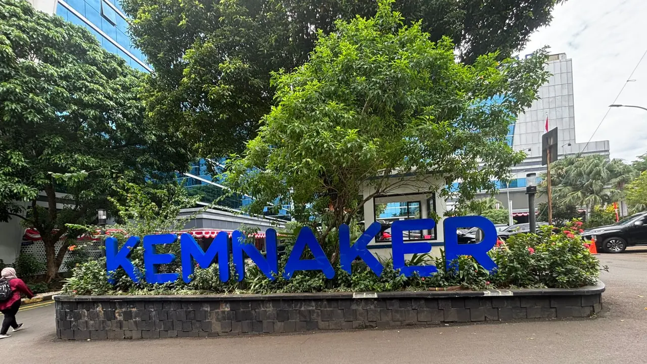 Suasana Kantor Kemnaker Usai OTT Wamen Immanuel Ebenezer