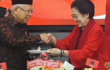 Puan Tanggapi Salam Metal Wapres Ma'ruf Amin di HUT PDIP: Artinya Merah Total