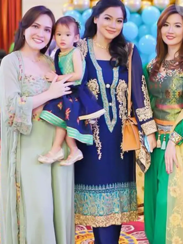 Shandy Aulia Pakai Kain Kaftan