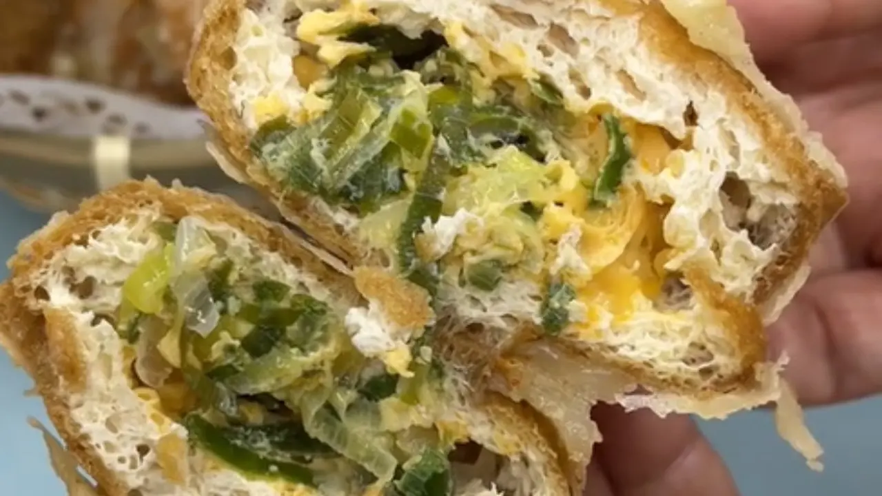 Resep tahu suntik telur. (dok. TikTok @sibungbung/https://www.tiktok.com/@sibungbung/video/7257081073035644165)