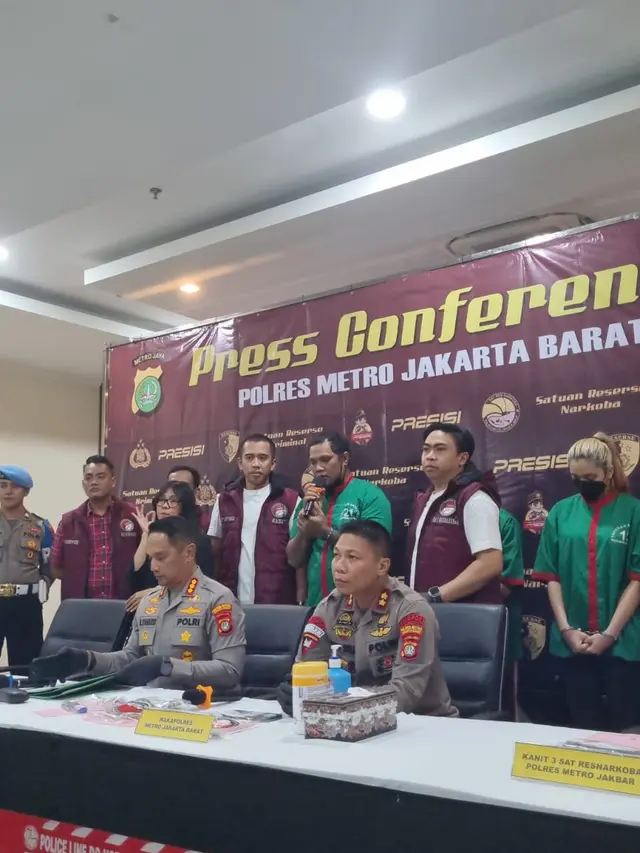 Polres Metro Jakarta Barat menggelar giat rilis terkait penangkapan Virgoun atas kasus dugaan penyalahgunaan narkoba jenis sabu.
