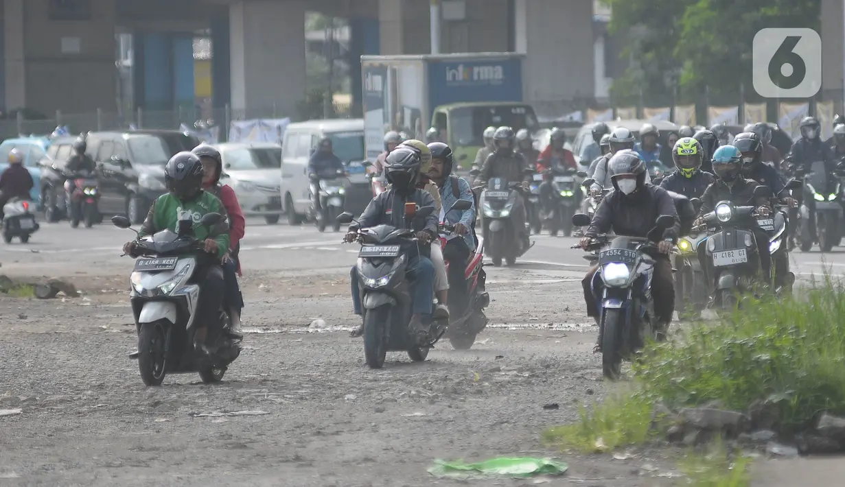 Menurut data Korps Lalu Lintas Polri angka kendaraan bermotor yang teregistrasi per 3 Januari 2023 mencapai 152.565.905 unit. (merdeka.com/Imam Buhori)