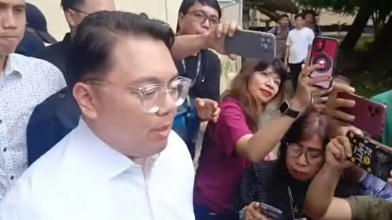 Rio Dondokambey usai menjalani pemeriksaan selama 5 jam di Markas Polda Sulut pada, Rabu (23/4/2025).