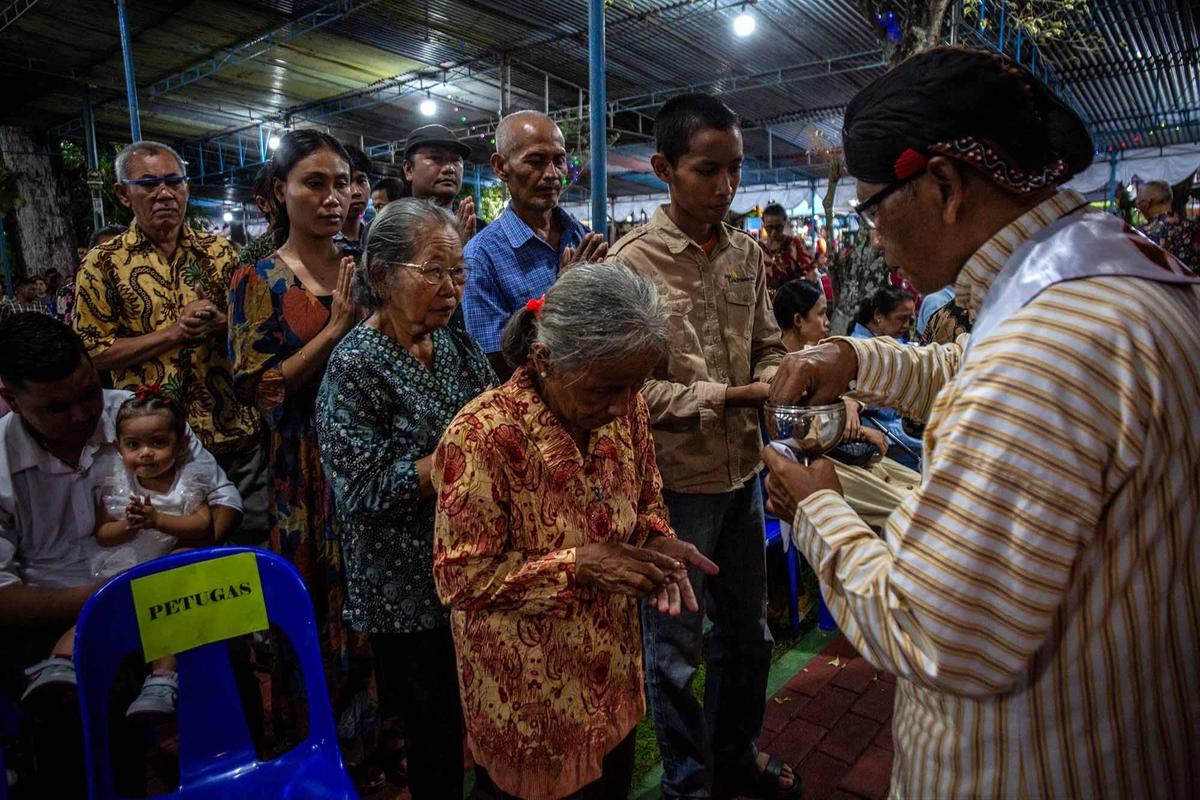 FOTO: Khidmat Perayaan Natal dalam Balutan Tradisi Jawa di Ganjuran Yogyakarta
