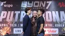 Presiden Byon, Yoshua Marcellos Muliardo bersama petarung Putra Abdullah dan Ronal Siahaan saat Face off sekaligus jumpa pers Byon Combat Showbiz Vol.7 di SCTV Tower, Jakarta, Kamis (12/3/2026). (Bola.com/M Iqbal Ichsan)