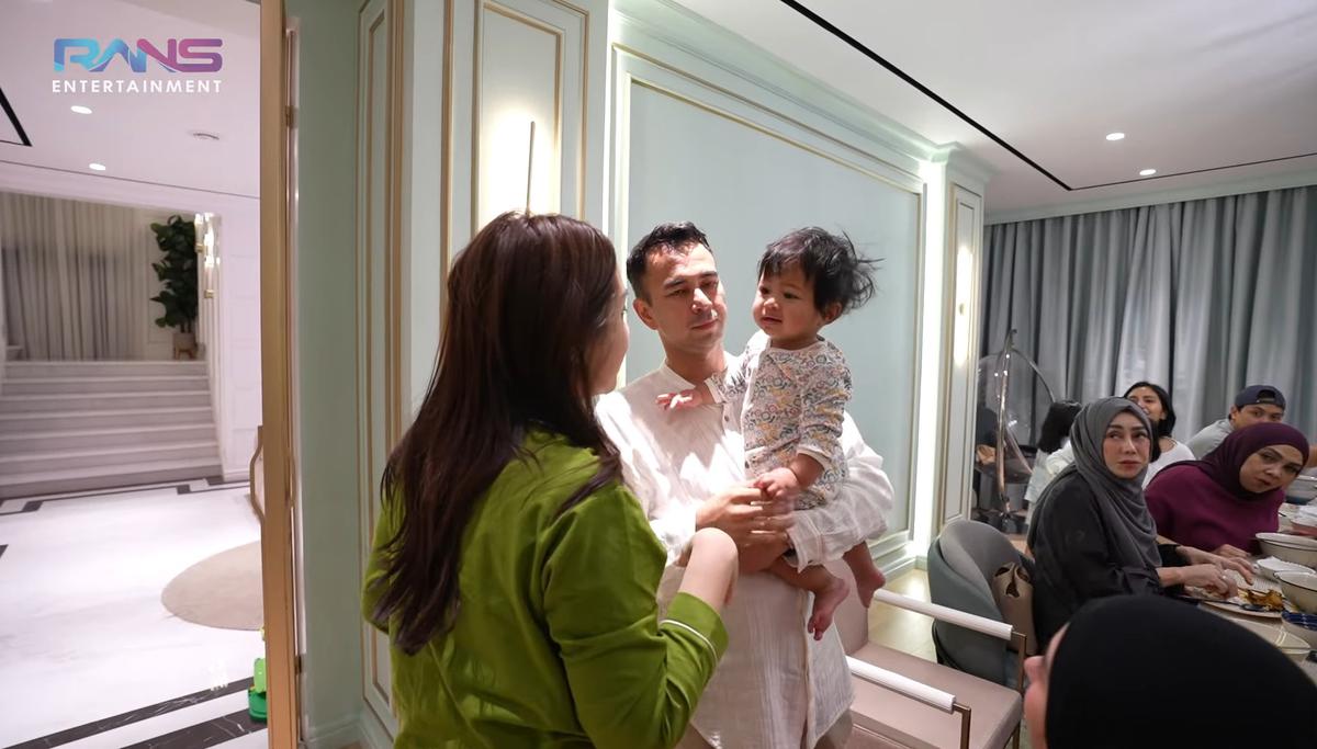 Serba-serbi Sahur Perdana Keluarga Besar Raffi Ahmad, Rayyanza Pakai Kostum The Flash & Rambut Baby Lily Gemas Banget