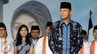 Istri Agus Harimurti Yudhoyono, Annisa Pohan (kedua kiri) hadir dalam pelepasan bakal calon gubernur/wakil di Wisma Proklamasi Jakarta, Senin (24/10). Pasangan Agus-Sylvi akan mengikuti penetapan cagub DKI Jakarta. (Liputan6.com/Helmi Fithriansyah)